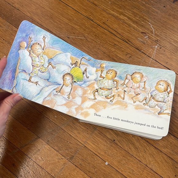 Five Little Monkeys 🙈 🙉 🙊 jumping on the bed vintage kids board book - Picture 7 of 9
